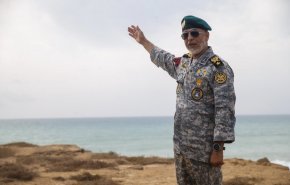 الأميرال سياري: لا تحرك في مضيق هرمز من دون إذن إيران