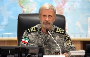 سرلشکر حاتمی: سربازان، سرمایه عظیم انسانی و ارکان دفاع از حقانیت و شرافت هستند