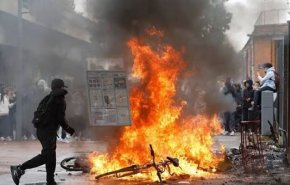 اعتراضات گسترده دانش آموزی، دولت فرانسه را تا آستانه فروپاشی پیش می‌برد