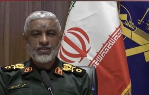 دریادار عظمایی: ناوهای آمریکایی جرات نزدیک شدن به تنگه هرمز را ندارند