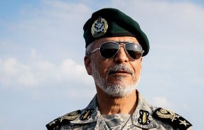 دریادار سیاری: تنگه هرمز بسته است؛ عبور باید با هماهنگی باشد