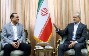 دیدار فرمانده ارتش پاکستان با رئیس‌جمهور + عکس