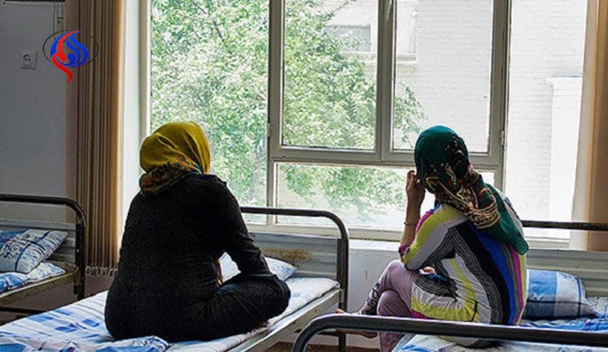 زنان و دختران رانده شده از خانه با 123 تماس بگیرند