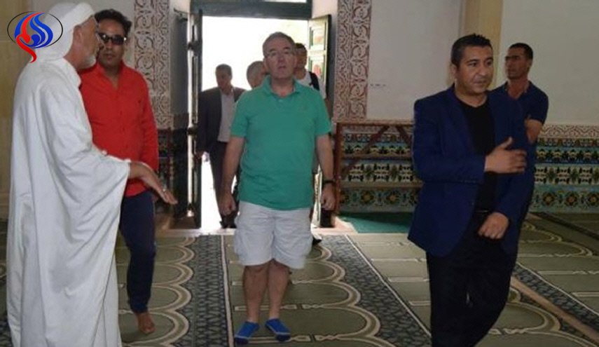 التايمز: لماذا عنّف الجزائريون سفير بريطانيا في بلادهم؟