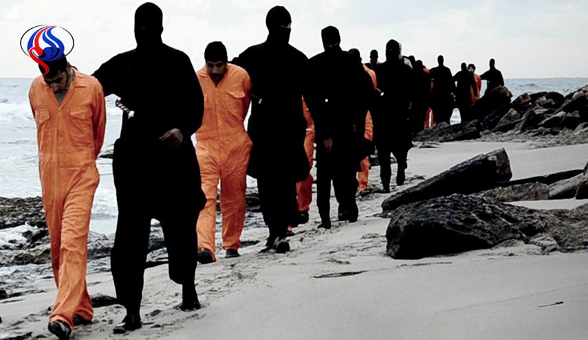 إنتشال جثث 21 مسيحياً مصرياً قتلهم داعش في ليبيا بعد عامين