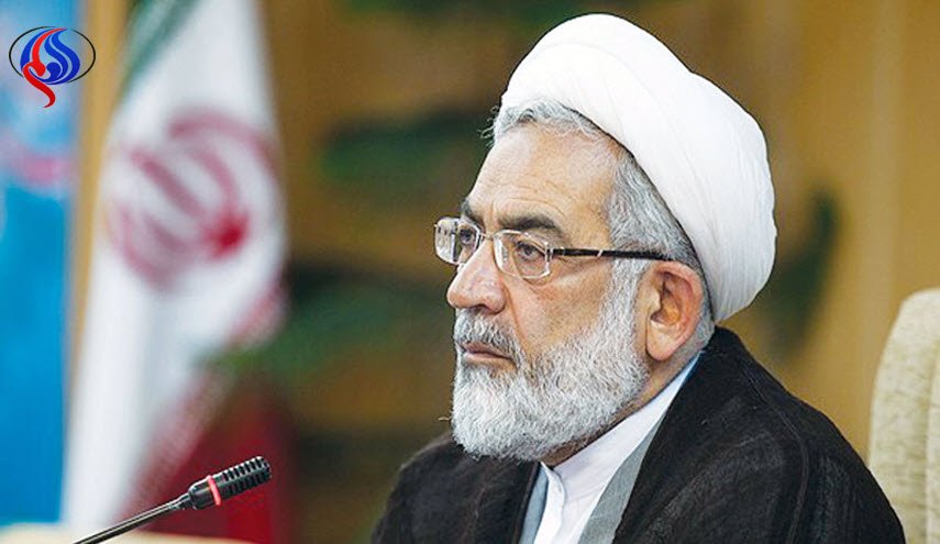 وقتی با تخلفات نزدیکان دولت فعلی و سابق برخورد می کنیم انگ سیاسی می زنند / برای بیان محتویات منع قانونی و اخلاقی داریم