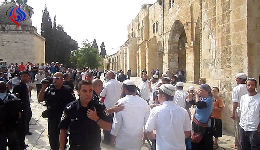 اعداد كبيرة من المستوطنين تقتحم المسجد الاقصى المبارك