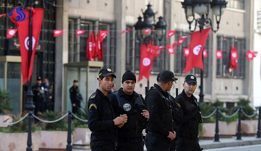 السبسي يمدد حالة الطوارئ في تونس
