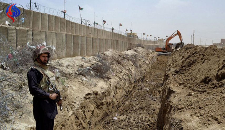 باكستان تبدأ اقامة سياج على حدودها مع افغانستان
