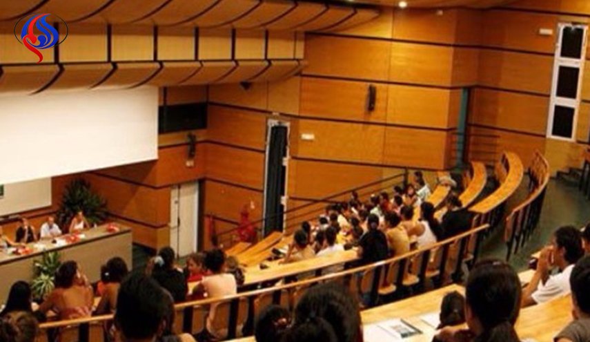 أكاديميون يحتجون على الزج بالأمن في النزاعات الجامعية بتونس