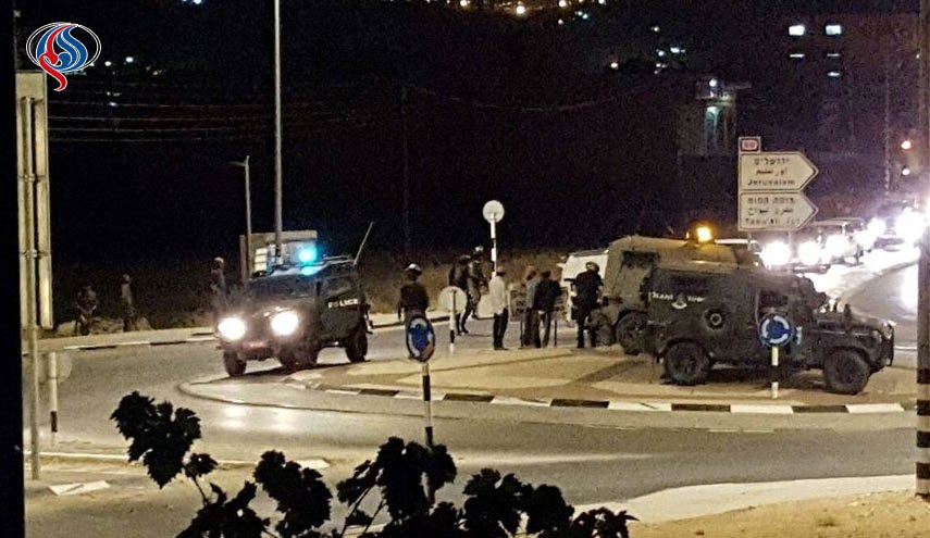 مستوطنون يهاجمون عدة أحياء في البلدة القديمة بالخليل