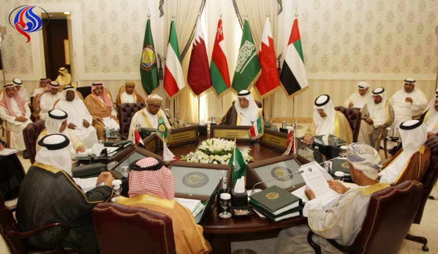  أنباء عن تأجيل قمة مجلس التعاون 6 أشھر.. وقطر تعلق