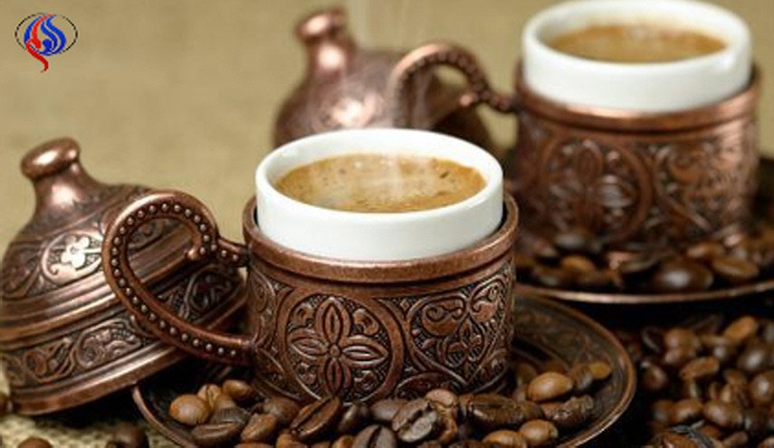 لعشاق القهوة... لا تشربوها فور استيقاظكم من النوم !