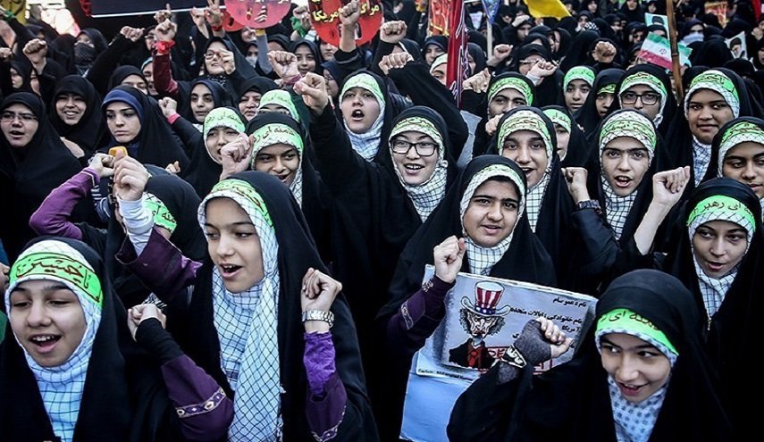 يوم  مقارعة الاستكبار..قرع اجراس المدارس الايرانية