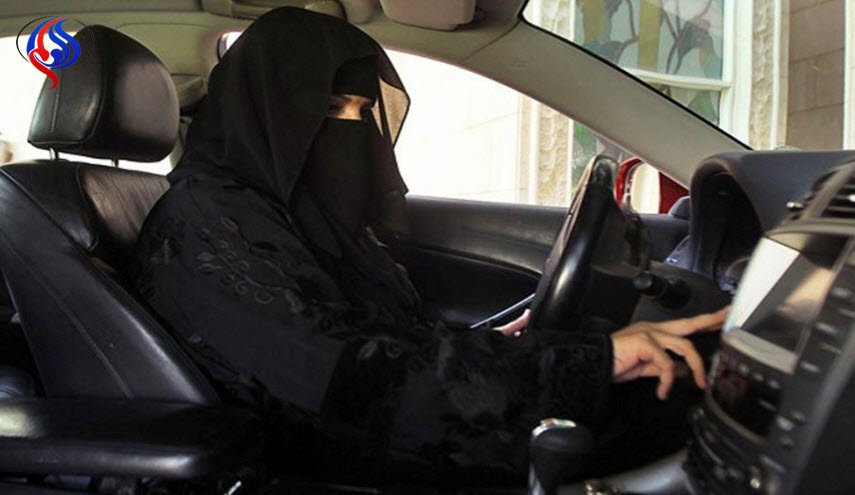 بالصور... أول سعوديات يحصلن على وظائف كسائقات