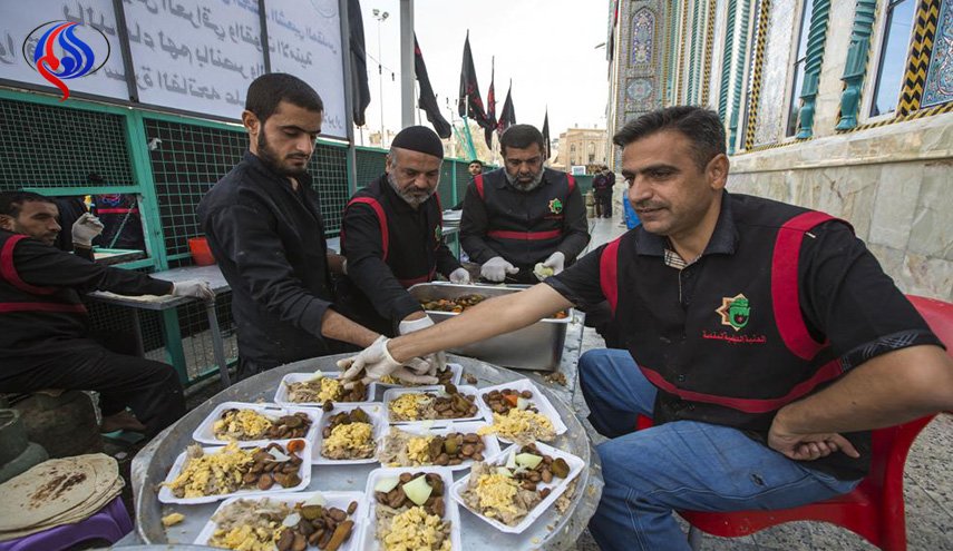 بالصور؛ الكرم العراقي والعشق الحسيني في مسيرة الاربعين