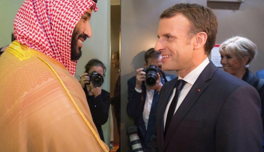 ماكرون يصل الى السعودية في زيارة خاطفة