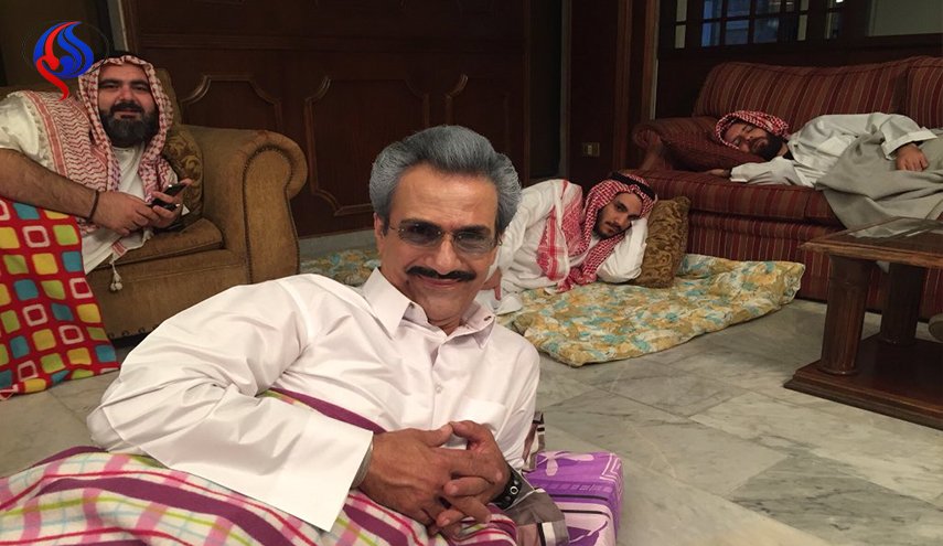 صورة الامير الوليد بن طلال من داخل محبسه.. ما قصتها؟