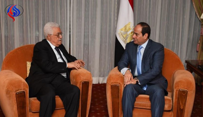 السيسي يطمئن على صحة عباس
