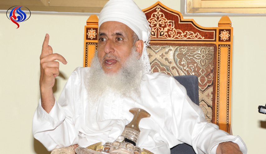 هذا ما فعله العمانيون بعد أن صنفت السعودية مفتيهم ضمن الارهابيين !
