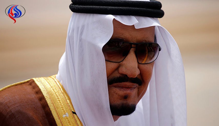 صور جديدة للملك سلمان مع الأمير طلال وابن أخيه

