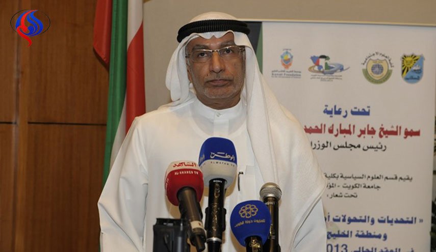 اكاديمي إماراتي يشتم أحمد شفيق ويهاجم 