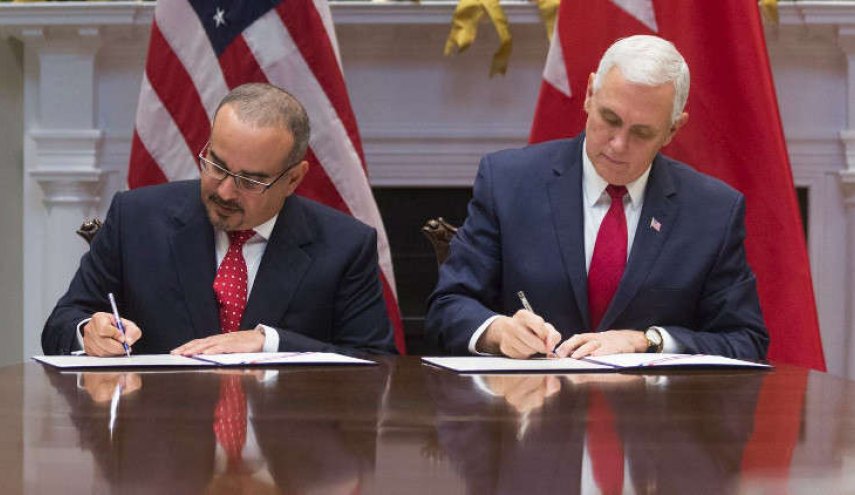 ولي العهد البحريني يوقع في واشنطن اتفاقية شراء مقاتلات 