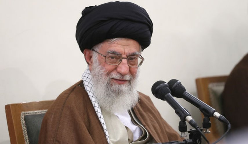 نباید اجازه داد یاد شهیدان در اثر جلوه‌های کاذب فراموش شود