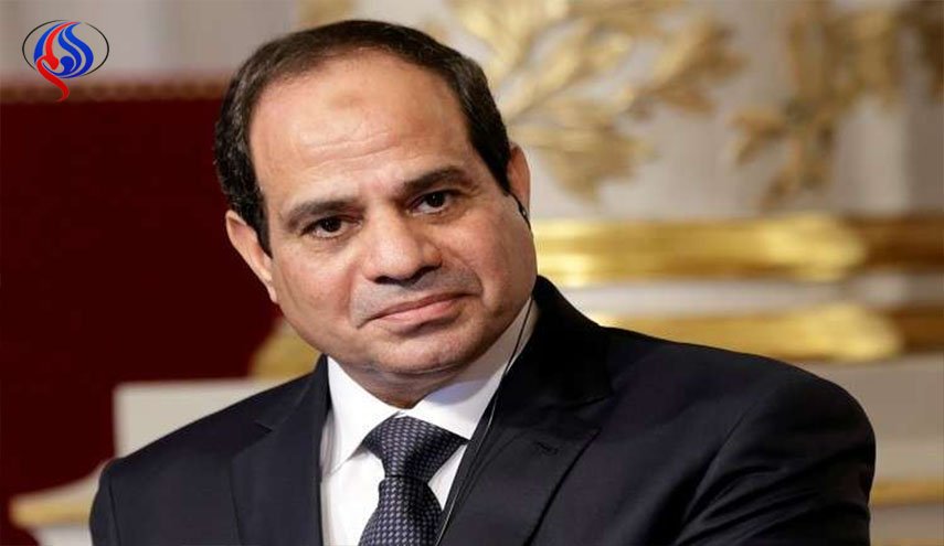 السيسي يتسلم أول هاتف محمول 