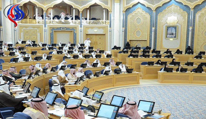 هل سيتم إلغاء شرط إذن السفر للمرأة السعودية؟!