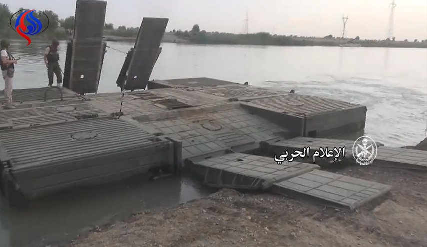 افتتاح المعبر المائي بين ضفتي الفرات بدير الزور 