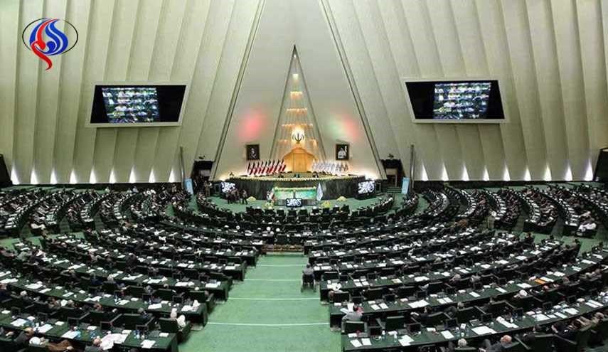 نواب ايرانيون يطالبون باستقالة محافظ البنك المركزي