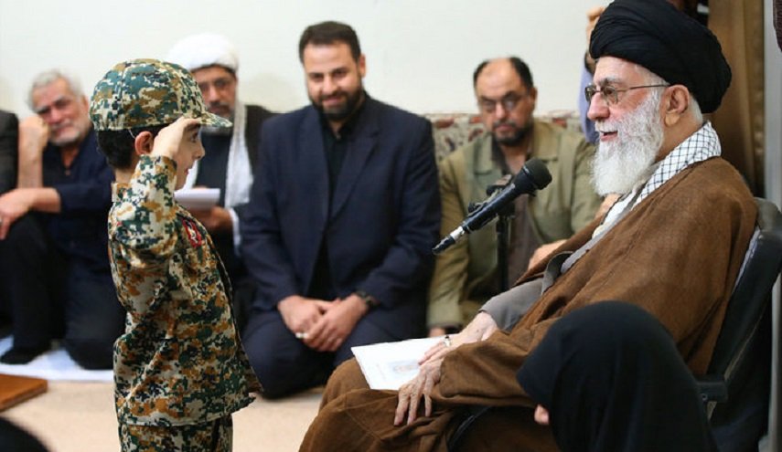 اللواء سليماني يكشف عن حقيقة علاقة جيل الشباب بالثورة!