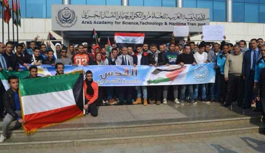 بالصور.. وقفة طلابية بالإسكندرية تنديدا بقرار ترامب بشأن القدس