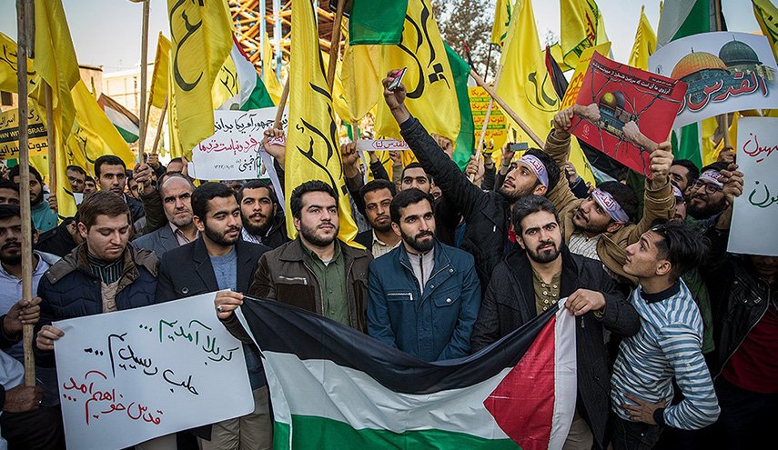 بالصور... وقفة احتجاجية بطهران تنديدا بقرار ترامب