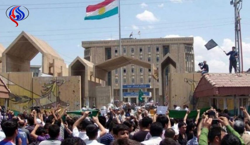 متظاهرو السليمانية يقتحمون مبنى مركز شرطة الناحية