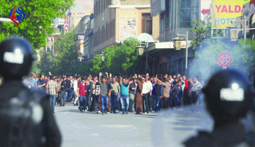 قوات بارزاني تطلق النار الحي على متظاهرين في أربيل