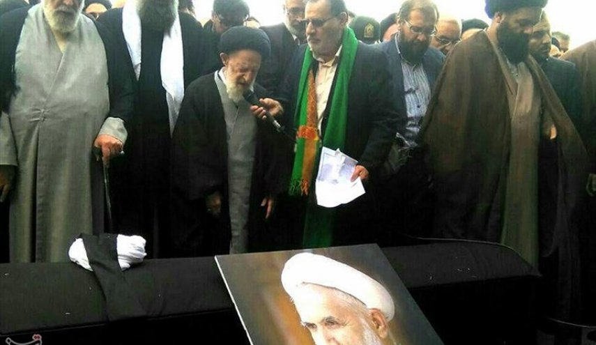 تشييع جثمان عالم الدين البارز آية الله حائري شيرازي (ره)