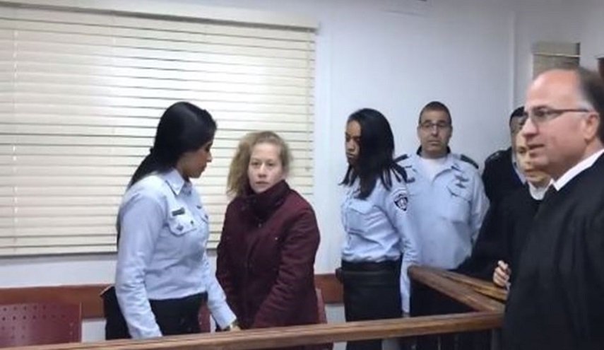 الاحتلال لا يحول الملابس للطفلة عهد التميمي التي صفعت جنديه