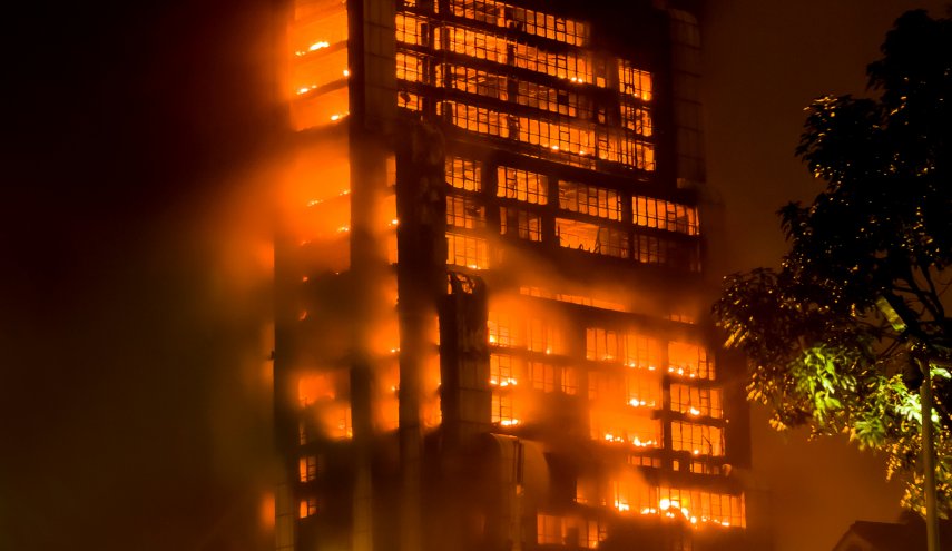 مقتل 12 على الأقل في حريق بمدينة مومباي الهندية
