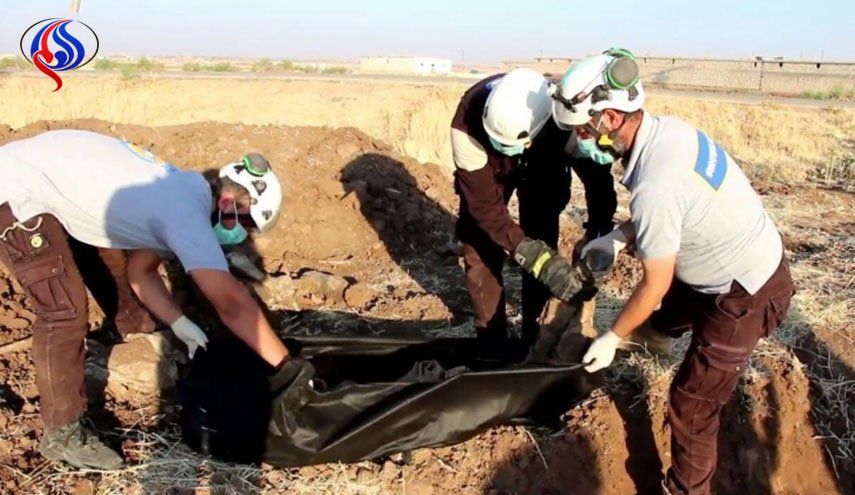 انتشال مئات الرفات من مقبرتين بريف الرقة.. لمن تعود؟