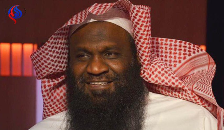 الكلباني يبرأ ولاة أمره وأولياء نعمته: «غلاء الأسعار بسبب بعدكم عن الله»