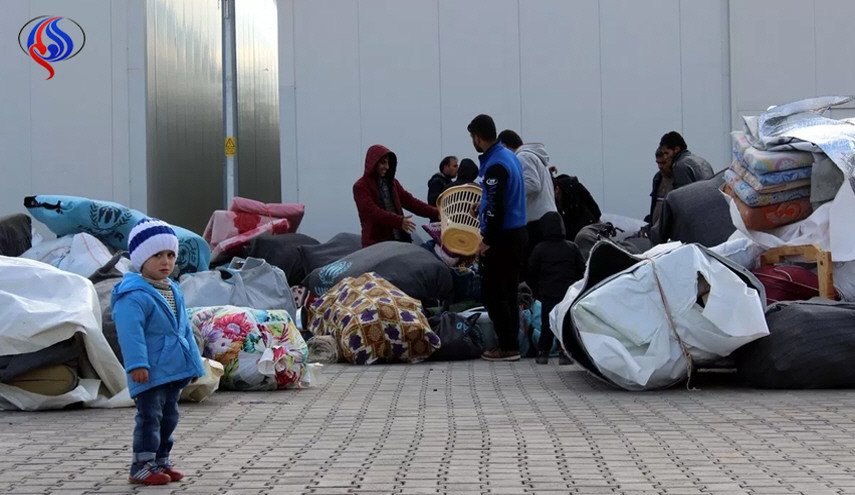 رئيس وزراء هذه الدولة الأوروبية يصف اللاجئين بالمحتلين !