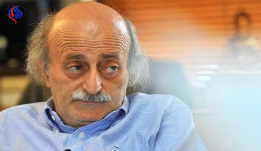 شاهد... جنبلاط يسخر من ترامب بهذه الصورة