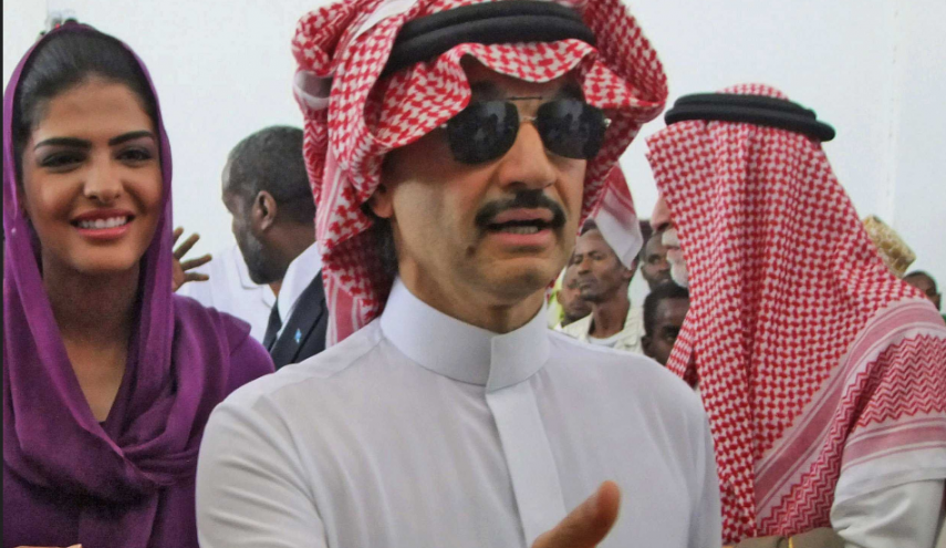بن سلمان يمنح مستشاره مجموعة قنوات 