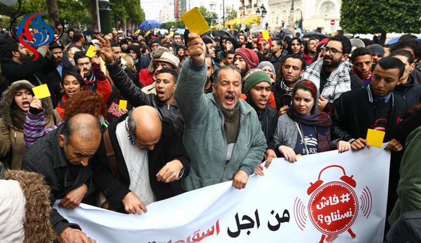 تونس تشهد احتجاجات صاخبة عشية الذكرى السابعة للثورة