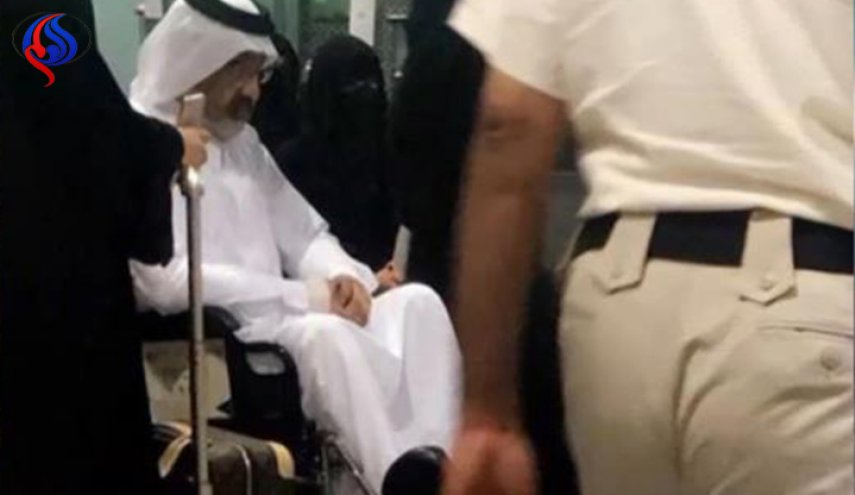 عبد الله آل ثاني ينقل للمستشفى بعد وصوله الكويت

