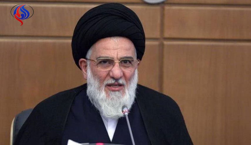 الاعداء يستغلون المشاکل الاقتصادية لمنع تطور الشعب الايراني