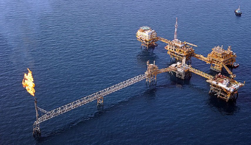 إيران تقترب من توقيع عقود نفط وغاز مع شركات أجنبية