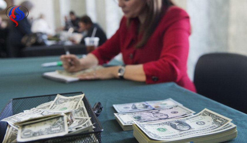 الدولار يتجاهل تدخل الرئيس الأمريكي ويواصل التراجع